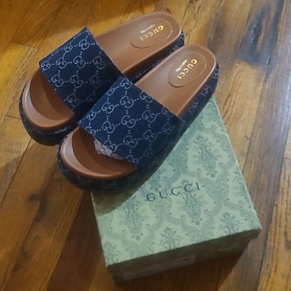 Gucci Denim GG Slide Sandals in Navy and Brown - Picture 5 of 6